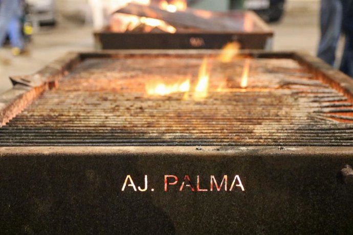 Archivo - Una de las 'torradoras' que el Ayuntamiento de Palma instala en la ciudad en la Revetla de Sant Sebasti.