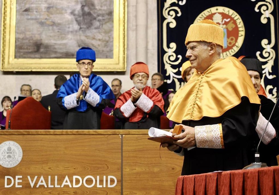 Archivo - El alto representante de la Unión Europea para Asuntos Exteriores y Política de Seguridad y vicepresidente de la Comisión Europea, Josep Borrell, interviene durante su investidura como Doctor Honoris Causa, en la Universidad de Valladolid