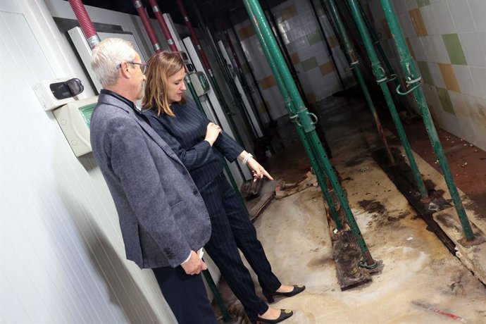 L'alcaldessa de Valncia, María José Catalá, visita el Mercat Rojas Clemente