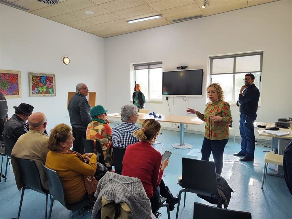 Sorteo de los 30 huertos urbanos ecológicos de la avenida de Santa Lucía, en Alcalá de Guadaíra.