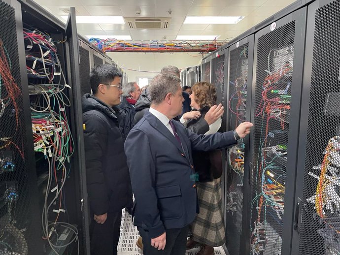 El presidente de Castilla-La Mancha, Emiliano García-Page, visita el Centro de Información del Estado Chino. En Bei Jing Shi, Xicheng Distric de la capital china.