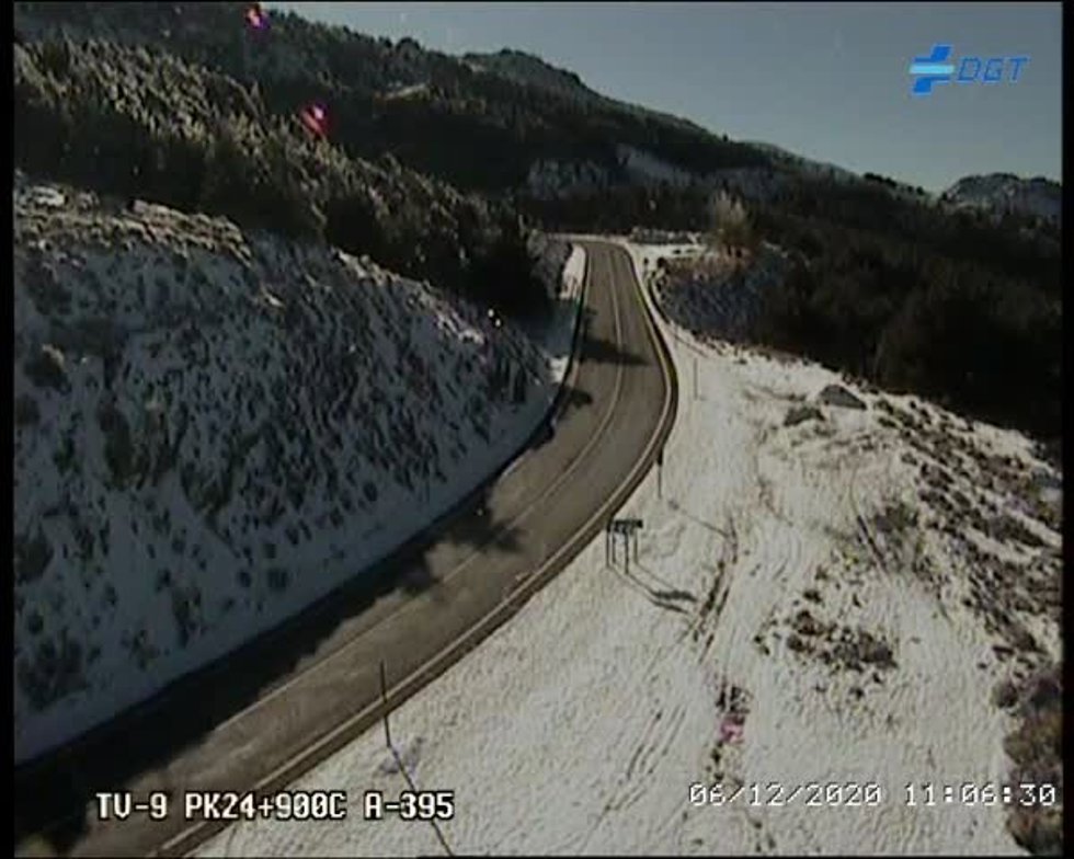 Archivo - Carretera A-395 cerca de Sierra Nevada, en imagen de archivo