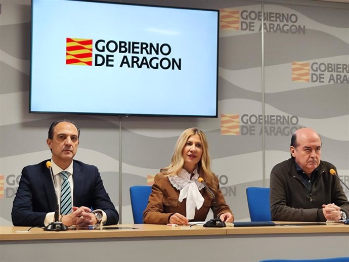 La vicepresidenta y portavoz del Gobierno de Aragón, Mar Vaquero, el consejero de Sanidad del Gobierno de Aragón, José Luis Bancalero, y el director general de Asistencia Sanitaria y Planificación, Ramón Boria