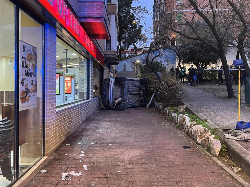 Un turismo que huía de la Policía Municipal atropella a una mujer de 29 años en Carabanchel