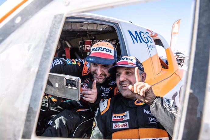 Isidre Esteve y Txema Villalobos, del Repsol Toyota Rally Team.