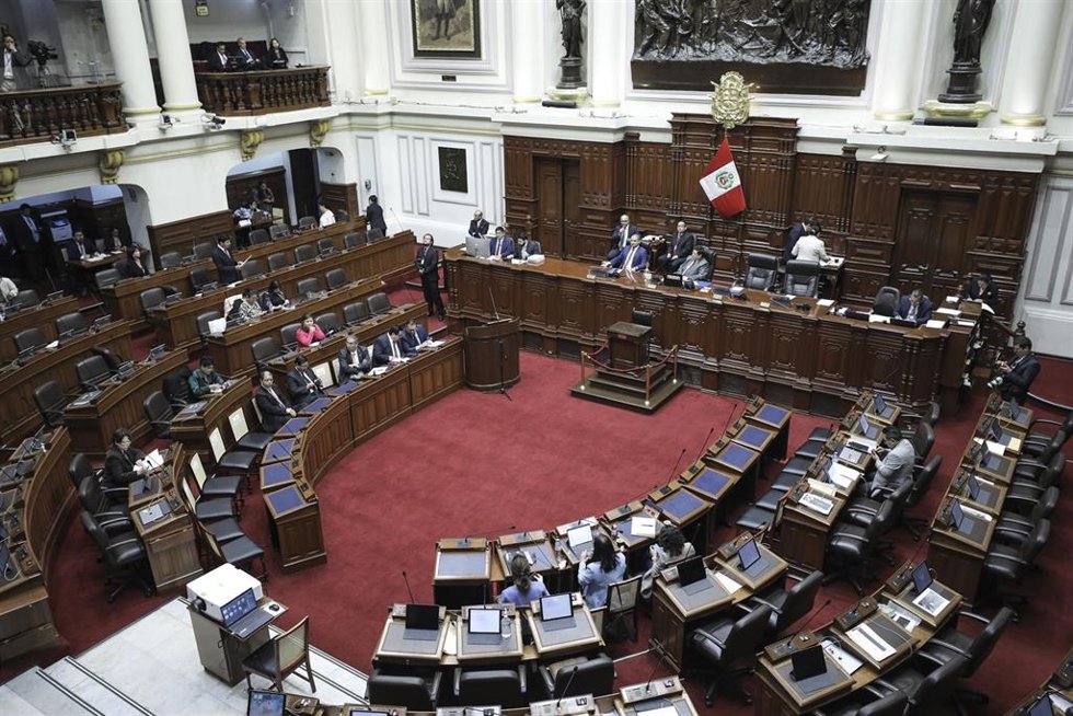 Archivo - Un pleno del Congreso peruano (Archivo)