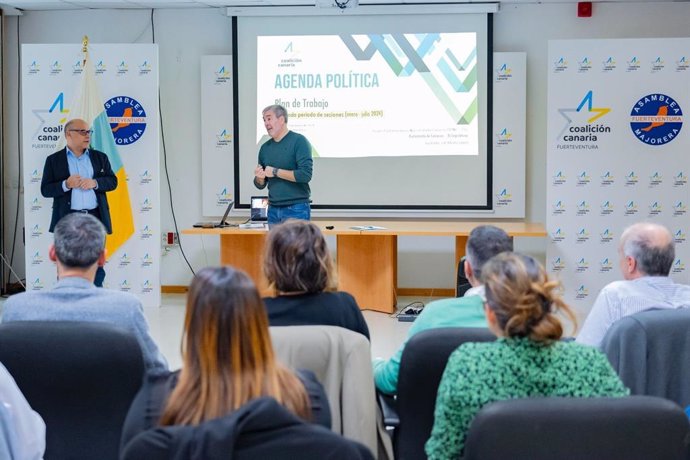 El Grupo Nacionalista Canario (CCa) expone en la isla de Fuerteventura el Plan de Trabajo en el Parlamento de Canarias del segundo período de sesiones de la XI Legislatura, cuya finalidad es marcar y liderar la acción del grupo