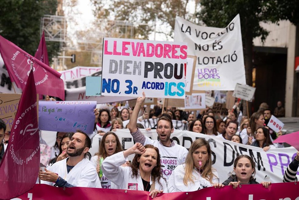 Archivo - Manifestación de enfermería contra el III Acuerdo del ICS