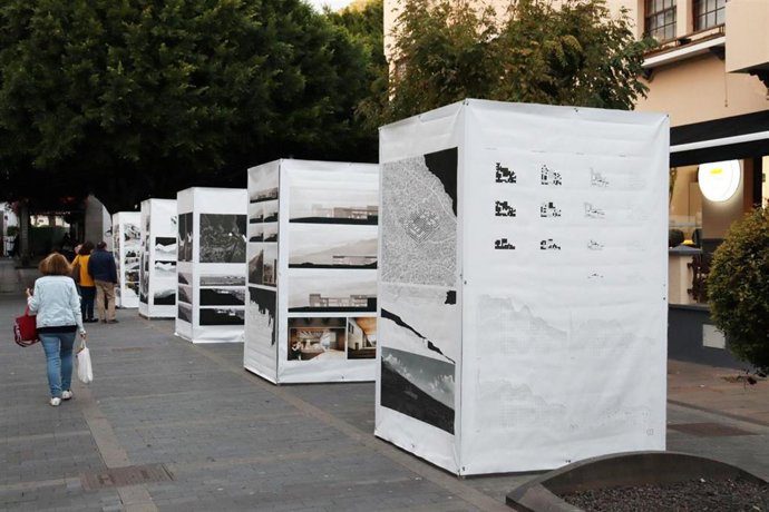 La Palma acoge una exposición itinerante con propuestas de estudiantes de Arquitectura de la Universidad de Navarra para el posible Centro Vulcanológico Nacional. La inauguración tuvo lugar en la calle Díaz Pimienta de Los Llanos de Aridane