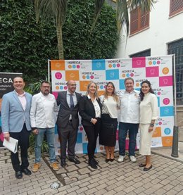 La directora general de Formación Profesional y Ordenación Educativa, Maria Isabel Salas (primera por la derecha), con organizadores y colaboradores de la feria Horeca.