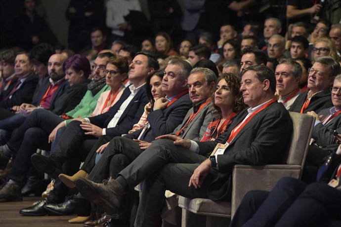 Decenas de asistentes durante la primera jornada de la Convención Política del Partido Socialista 'Democracias más fuertes, en Palexco, a 19 de enero de 2024, en A Coruña, Galicia (España). El PSOE celebra desde hoy hasta el domingo 21 de enero su Conv