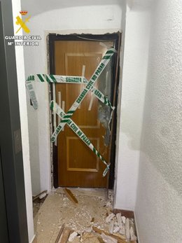 Acceso a la vivienda del detenido por agredir a su hija en Sedaví (Valencia)
