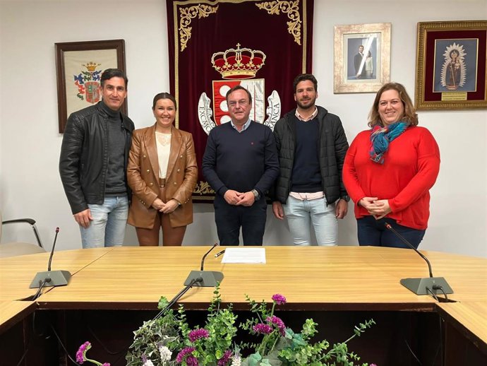 La delegada de Justicia, Administración Local y Función Pública, Raquel López, ofrece detalles del PFEA.