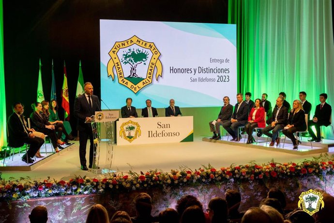 Archivo - Entrega de galardonados en el Día de Mairena de 2023.