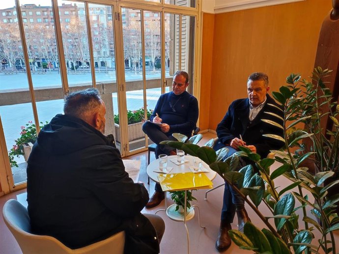 Uno de los encuentros del alcalde de Logroño, Conrado Escobar, dentro de los 'Sábados del vecino'