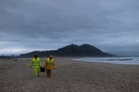 El operativo de la Xunta recoge más de 3.450 kilos de pélets y 9.600 kilos de otros plásticos de la costa