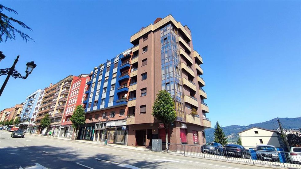 Archivo - Edificio de viviendas en Oviedo.