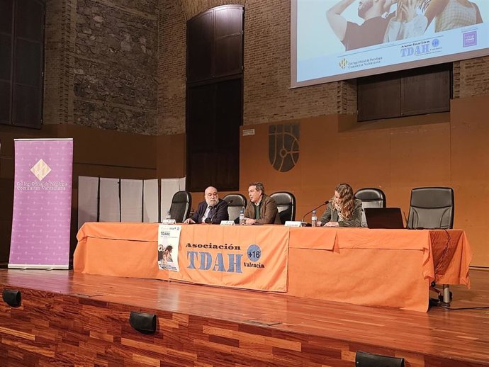 El conseller de Sanidad, Marciano Gómez, inaugura la jornada de TDAH 'Desde la infancia hasta la edad adulta'