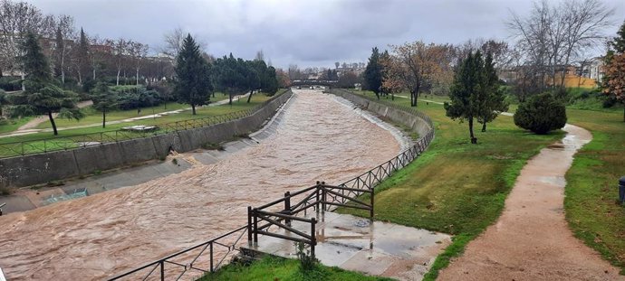 El río Rivillas en Badajoz este viernes, tras la borrasca Juan