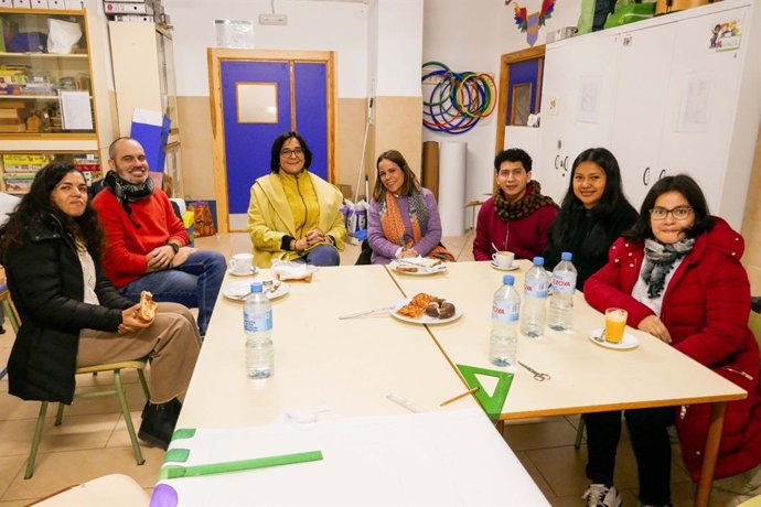 La delegada de Desarrollo Educativo y FP en Granada durante la visita al IES Pedro Jiménez Montoya de Baza.