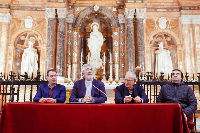 La Catedral de Almería está celebrando su V Centenario de la primera piedra con el Año Santo Jubilar. Además, se están desarrollando diferentes actividades, enmarcadas en este 500 aniversario, como el ciclo de 'Diálogos en la Catedral'.