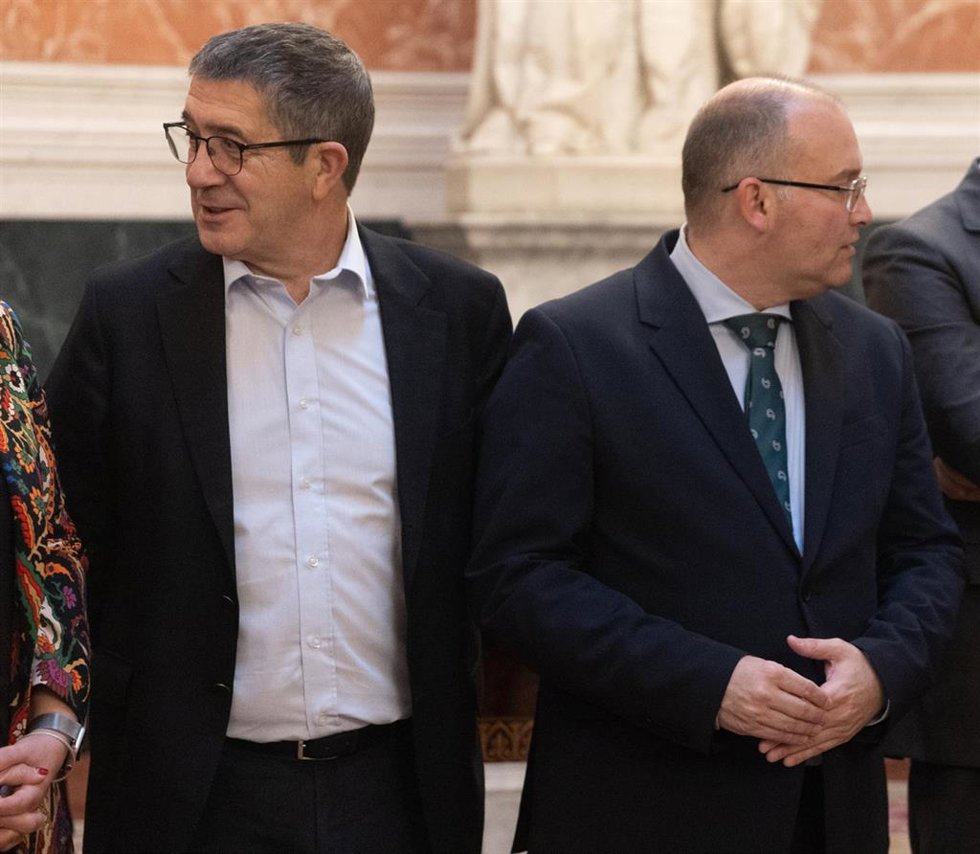 Archivo - El portavoz del PSOE en el Congreso, Patxi López (i) y el portavoz del PP en el Congreso, Miguel Tellado.