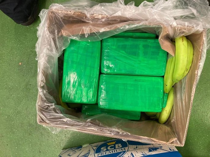 Archivo - Fardos de cocaína ocultos en cajas de bananas procedentes de Colombia incautados en el puerto de Puerta de Londres, Reino Unido