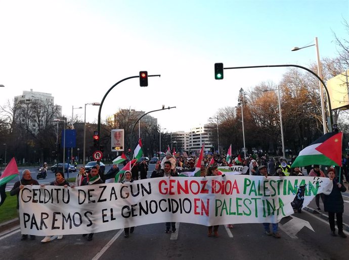 Miles De Personas Piden En Pamplona Parar El Genocidio En Gaza Y Cortar Todo Tipo De