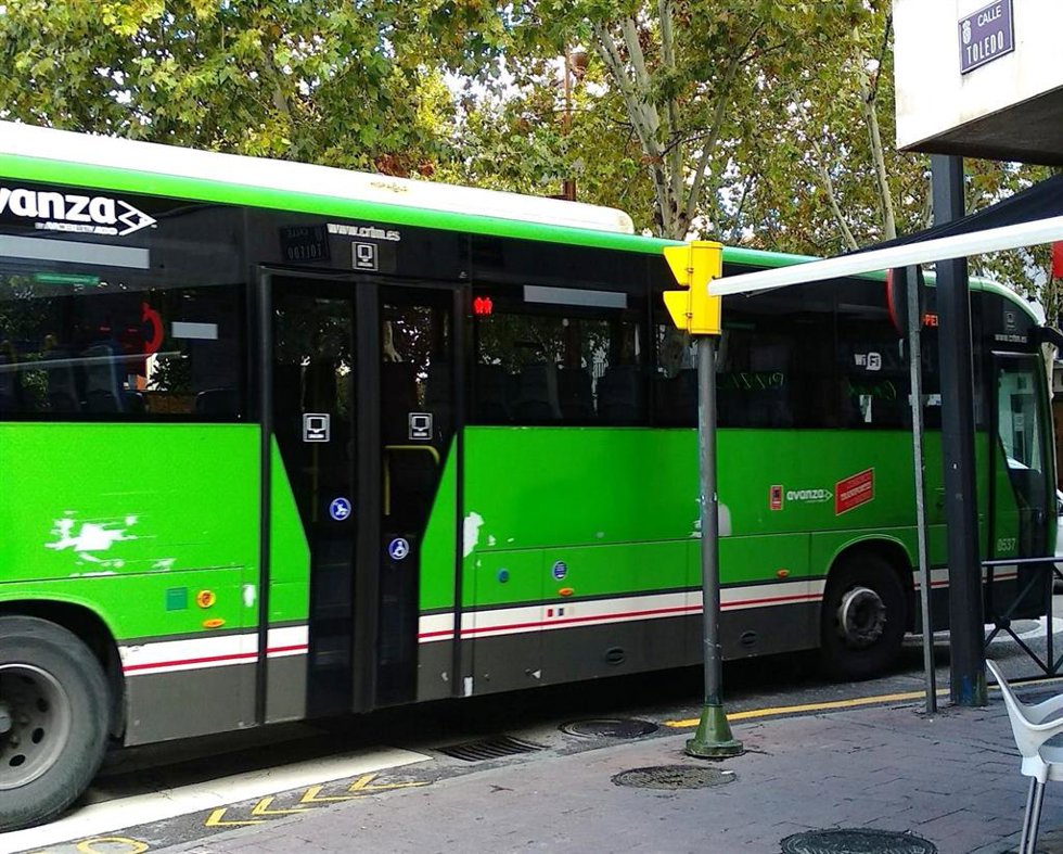 Archivo - Autobús de Avanza.