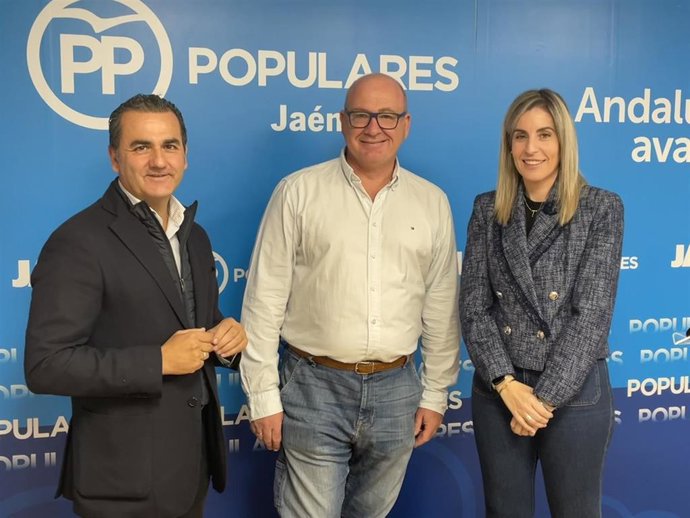 Archivo - Javier Bermúdez, Javier Márquez y Mariola Aranda, del PP.