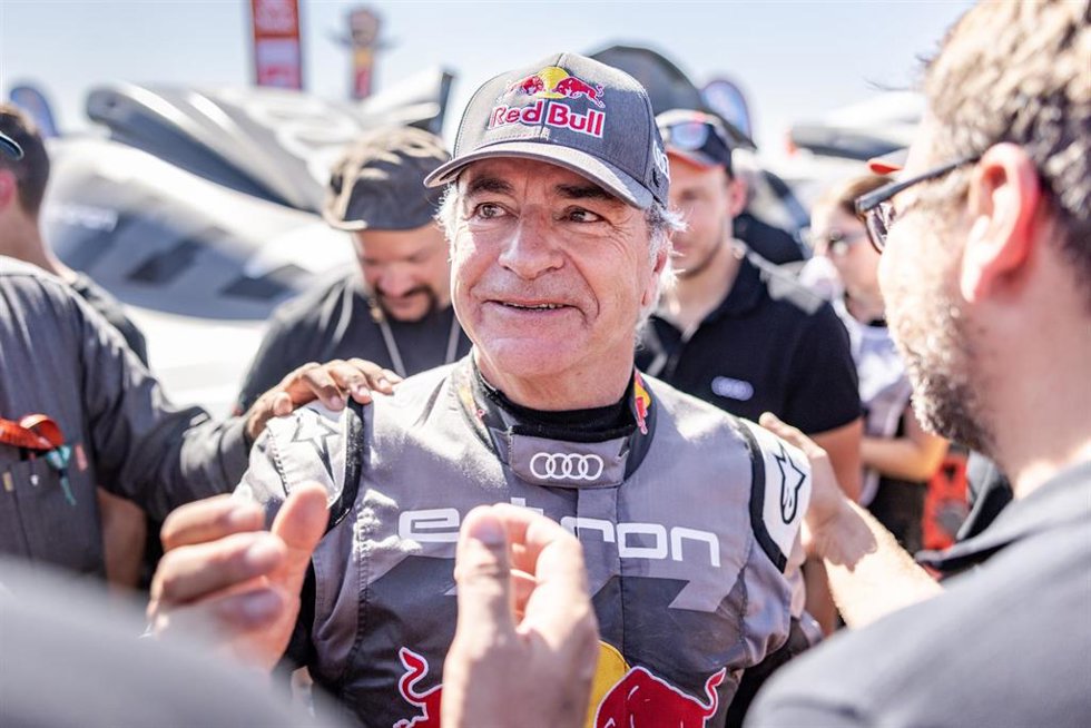 204 SAINZ Carlos (spa), Team Audi Sport, Audi RS Q E-Tron E2, FIA Ultimate, FIA W2RC, actionat the finish line of the Dakar 2024 on January 19, 2024 in Yanbu, Saudi Arabia - Photo Marcin Kin / DPPI