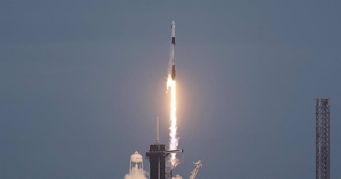 Lanzamiento de la Misión Axiom 3 en un Crew Dragon Freedom esde la plataforma de lanzamiento 39-A del Centro Espacial Kennedy, en Cabo Cañaveral, Florida.