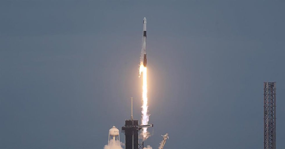 Lanzamiento de la Misión Axiom 3 en un Crew Dragon Freedom esde la plataforma de lanzamiento 39-A del Centro Espacial Kennedy, en Cabo Cañaveral, Florida.