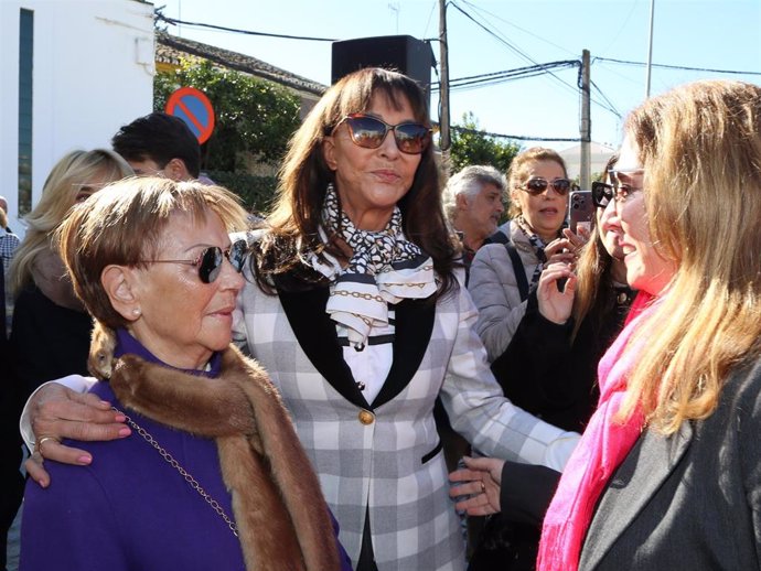 Gabriela Ostos y María Ángeles Grajal en el homenaje a Jaime Ostos a 20 de Enero de 2023 en Écija (España)