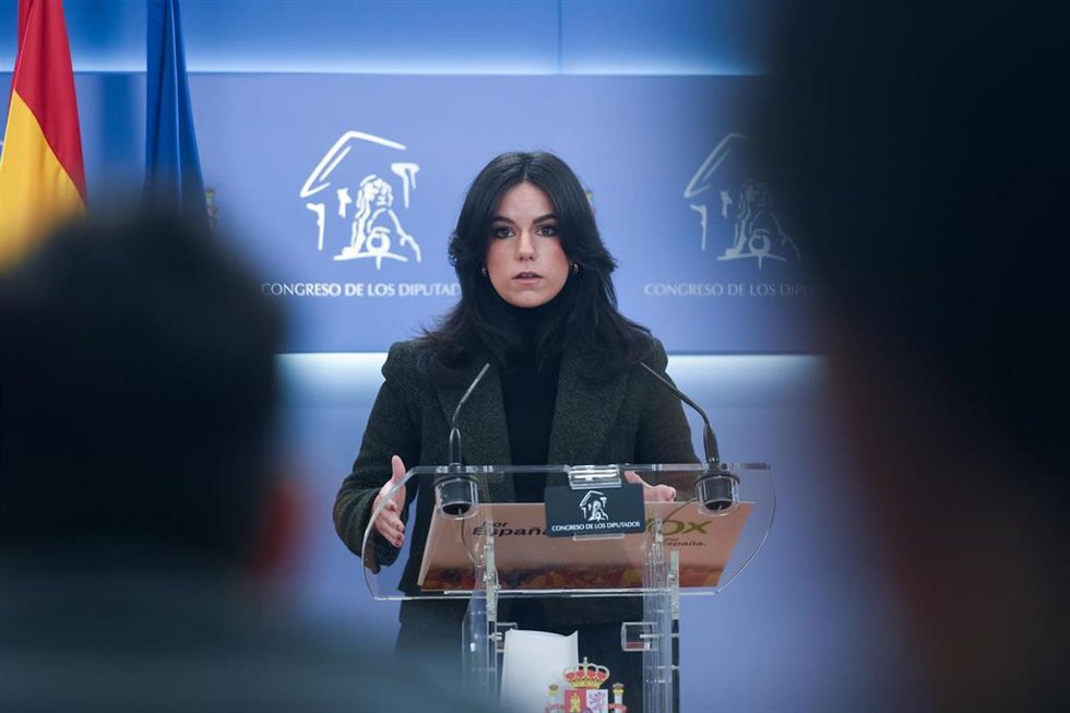 La portavoz de VOX en el Congreso, Pepa Millán, durante una rueda de prensa en el Congreso.