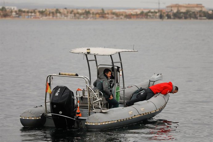 En Los Álcazares, búsqueda coordinada en el Mar Menor del joven desaparecido