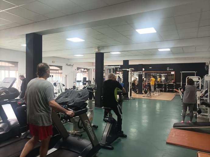 La concejala de Juventud y Deportes del Ayuntamiento de Huelva, María de la O Rubio, ha anunciado la próxima reapertura de la sala de musculación del Polideportivo Diego Lobato tras unos trabajos de reforma integral.