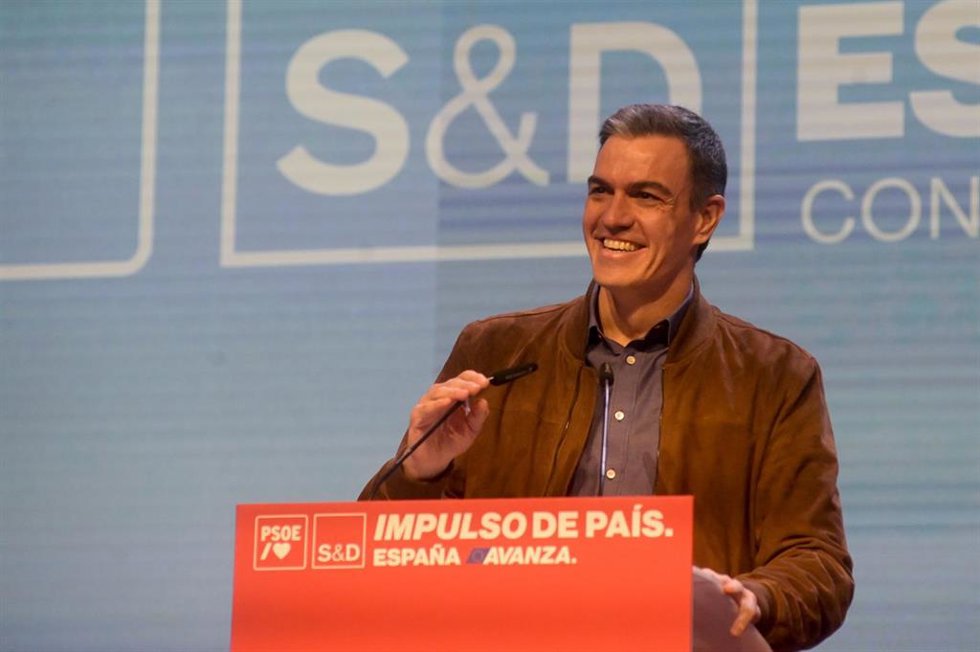El presidente del Gobierno, Pedro Sánchez, interviene durante la clausura de la convención política del PSOE, a 21 de enero de 2024, en A Coruña, Galicia (España). El PSOE celebra durante el fin de semana su Convención Política bajo el lema Impulso de