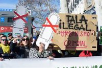 Cientos de personas se concentran en el Paisaje de la Luz contra la "masiva e ilegal tala" por la L11 de Metro