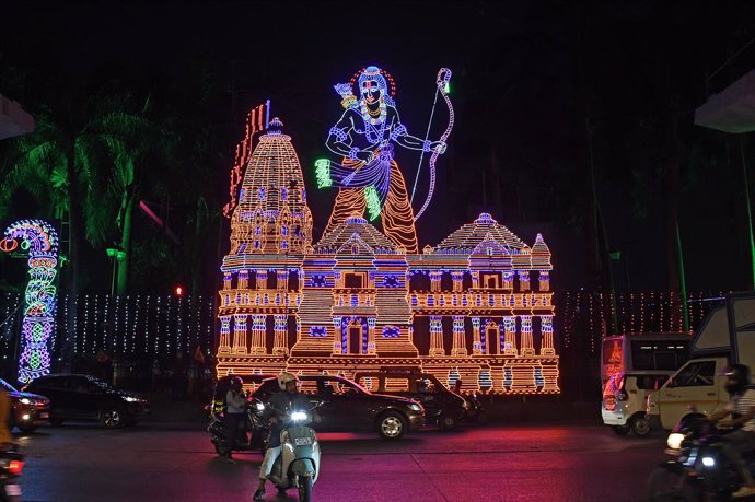 January 20, 2024, Mumbai, Maharashtra, India: Hindu deity Lord Ram and Ram Temple structure is lit up with LED (light emitting diode) in the streets of Mumbai. Light emitting diode of Hindu deity Lord Ram are seen across the city (Mumbai) ahead of the c