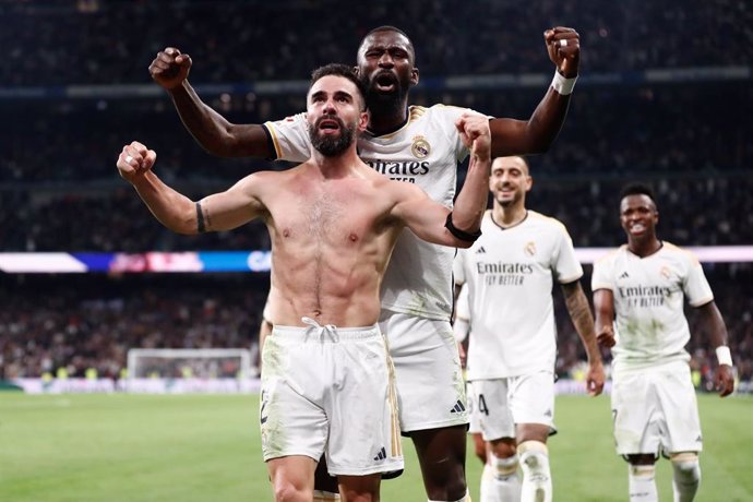 Dani Carvajal celebra el 3-2 del Real Madrid ante la UD Almería en LaLiga EA Sports 23-24