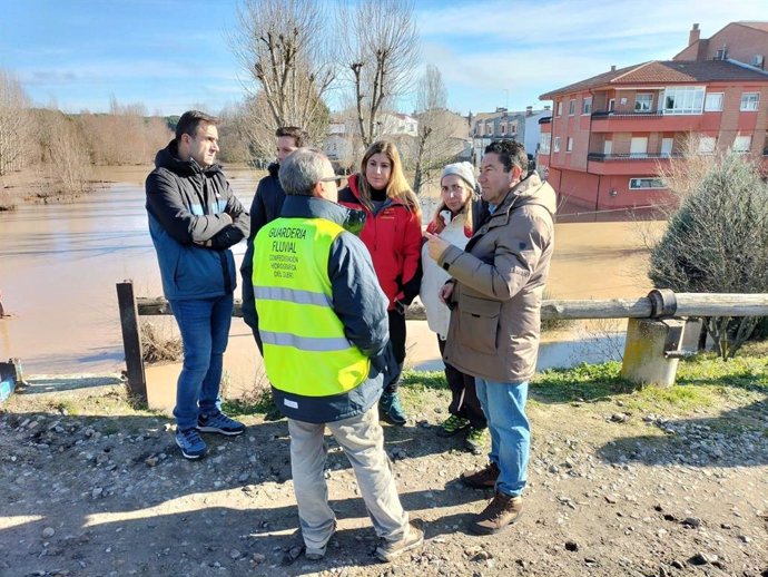 Visita de la delegada territorial de la Junta a Viana de Cega (Valladolid) por las inundaciones