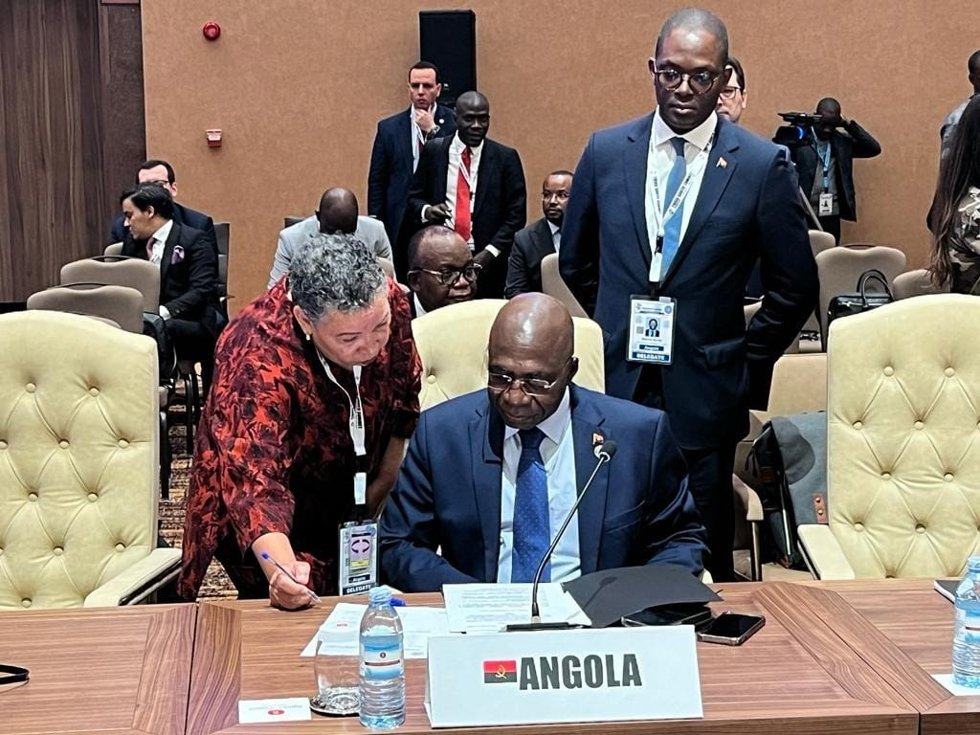 El ministro de Exteriores de Angola, Téte António