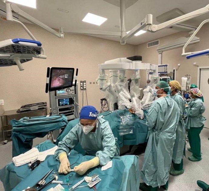 El Hospital Regional de Málaga comienza a realizar intervenciones de cirugía torácica con el robot Da Vinci