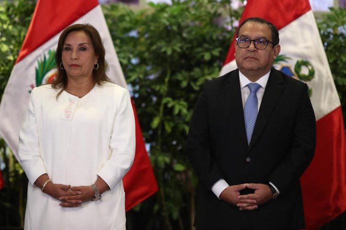 Archivo - Dina Boluarte, presidenta de Perú, y el primer ministro, Alberto Otárola.