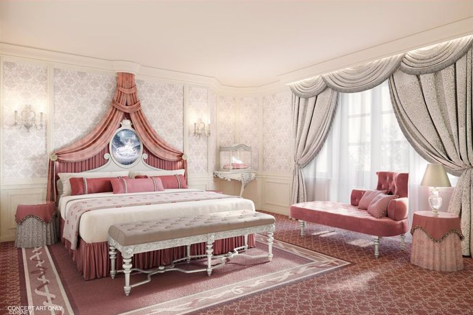 Archivo - Disneyland Paris reabre el próximo mes de enero su icónico hotel de cinco estrellas orientado hacia el lujo