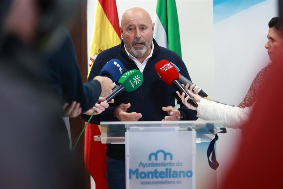 El alcalde de Montellano, Curro Gil, en declaraciones a los medios tras la detención de un menor en la localidad al que vinculan con al yihadismo.