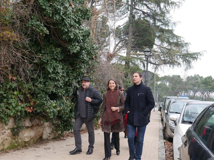 El portavoz del PSOE en la Asamblea de Madrid, Juan Lobato, junto a la portavoz socialista en el Ayuntamiento de Madrid, Reyes Maroto