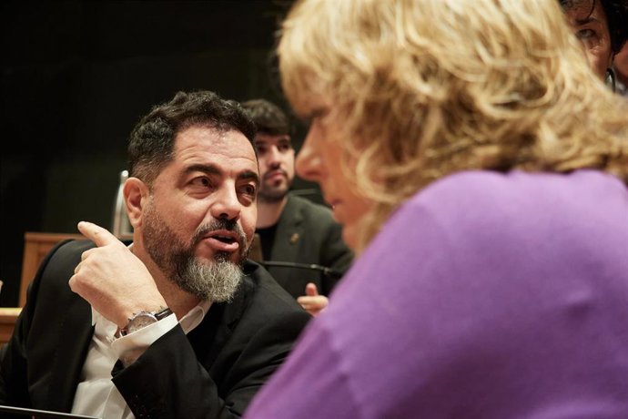 El secretario de Organización del PSN y portavoz parlamentario, Ramón Alzórriz durante el pleno del Parlamento de Navarra, a 18 de enero de 2024, en Pamplona, Navarra, (España).