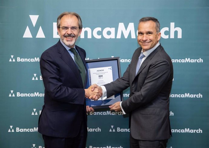 El consejero delegado de Banca March (izq), José Luis Acea, y el consejero delegado de Aenor, Rafael García Meiro.